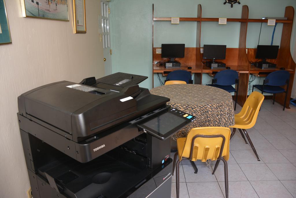 Hostal Universitario Сан Херман Екстериор снимка