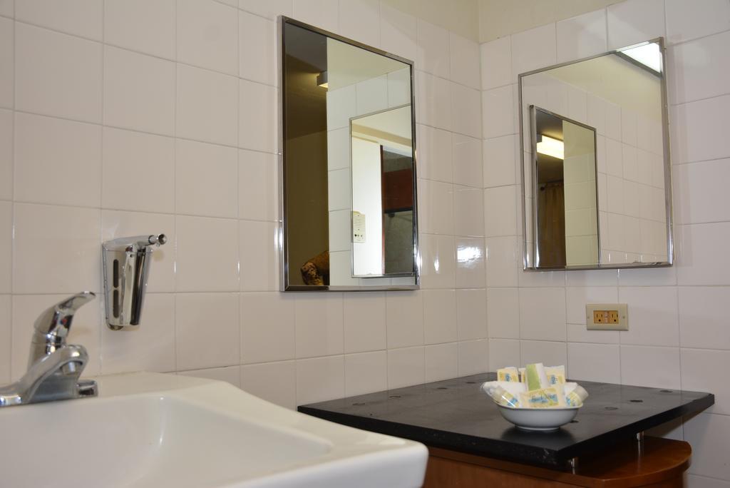 Hostal Universitario Сан Херман Екстериор снимка