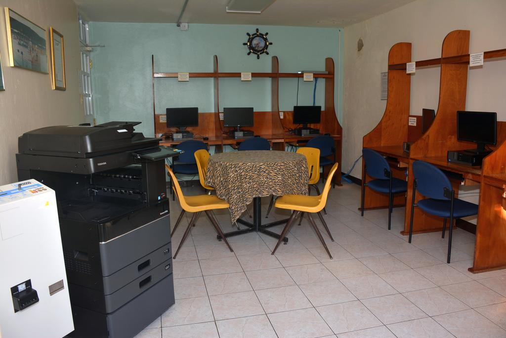 Hostal Universitario Сан Херман Екстериор снимка